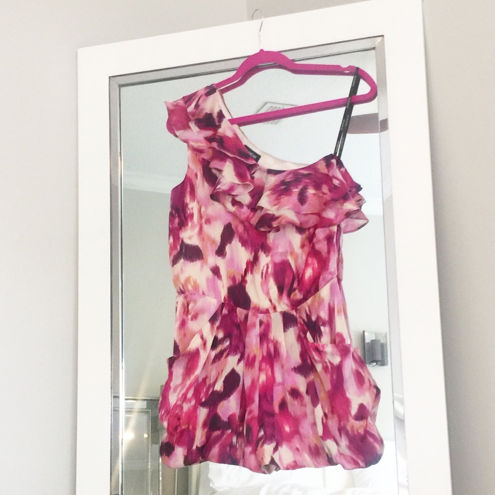 Super cute fun for summer Bebe romper xxs.